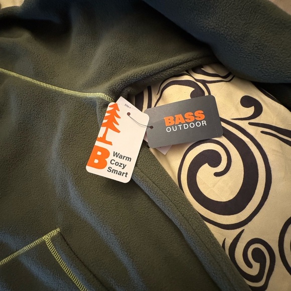 nwt-Bass Mens 
1/2 Zip Front pocket 
LongSleeve Hoodie 
Adjustable Toggle waist - Picture 8 of 10